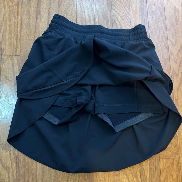 Lululemon Women’s Black Hotty Hot High Rise Skirt Sz.6 - Picture 6 of 11